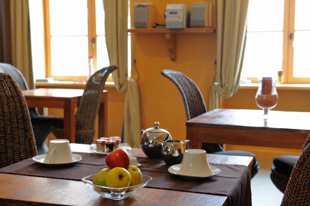 Logis De Nantas Bed and Breakfast Saint-Jean-Bonnefonds Eksteriør billede